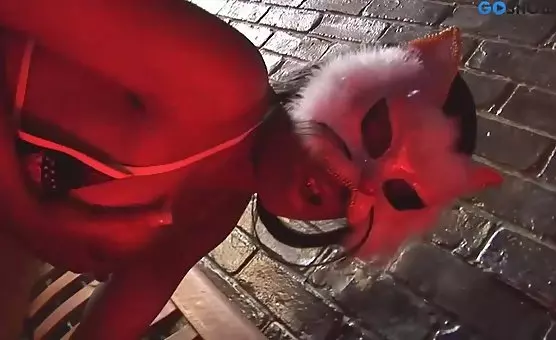 调教潮喷喷尿 - She Rides Him in Kitty Mask Oral Adventure